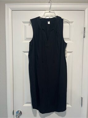 Old Navy Black Sleeveless V-Neck Shift Dress